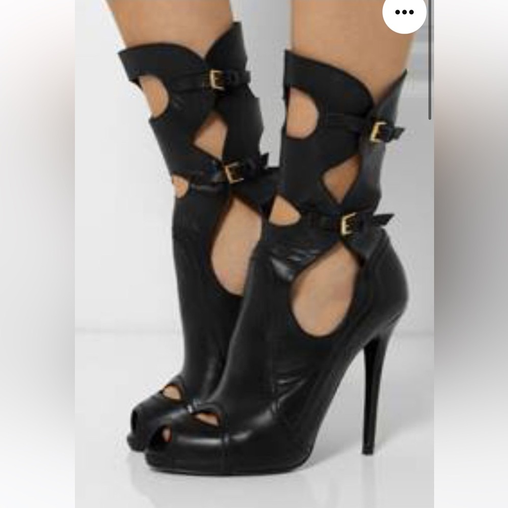 Alexander McQueen Black Leather Cutout Accent Boots
Size 38.5